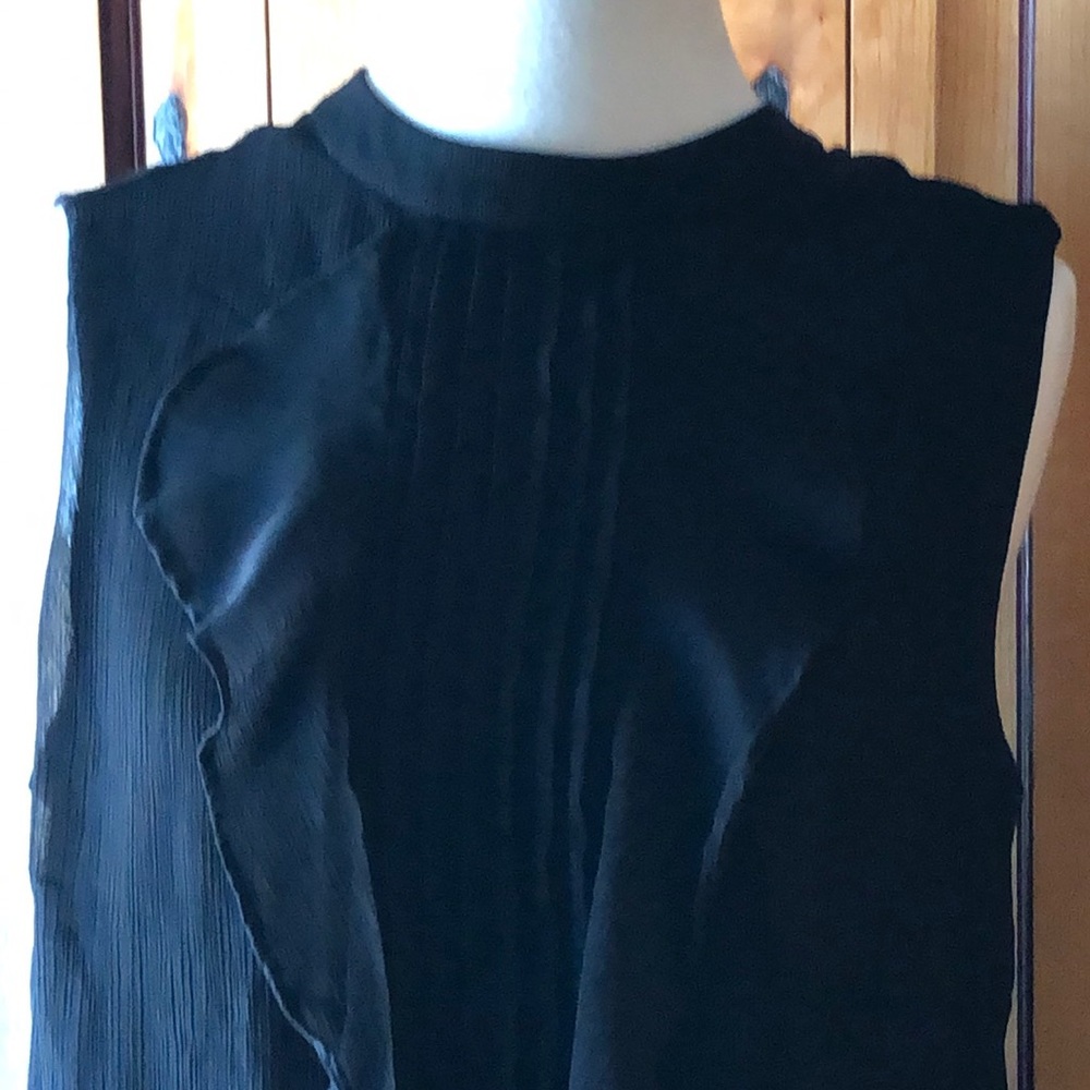 🖤 Blouse 🖤 - Picture 2 of 7